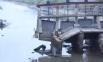 Cận cảnh nhiều cầu ngăn mặn ở Nghệ An bị sập, gãy đổ