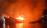 5 tàu cá bốc cháy dữ dội khi đang neo đậu