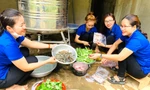 Thanh niên sơn sửa nhà cửa, nấu cơm, khám phát thuốc cho người có công với cách mạng