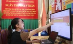 Vợ chồng trẻ gác chuyện gia đình, làm việc ngày thứ 7