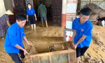 Tỉnh Đoàn Nghệ An hỗ trợ, trao quà động viên học sinh vùng tâm lũ 