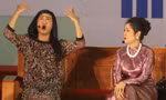 NSND Hồng Vân gây thích thú tại bế mạc liên hoan sân khấu