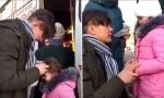 Cha chia tay con gái nhỏ giữa tình hình căng thẳng ở Ukraine, ai xem cũng rơi nước mắt