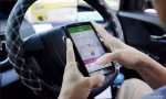 Malaysia: Một người bị nhiều tài xế taxi gọi cửa lúc nửa đêm để đón đi, dù không đặt xe