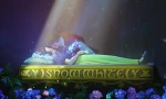 Câu chuyện Bạch Tuyết ở Disneyland bị chỉ trích nặng nề chỉ vì cảnh nụ hôn của Hoàng tử