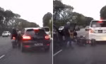 2 tai nạn ô tô và xe máy xảy ra chỉ trong 15 giây, mỗi người một ý về việc ai có lỗi