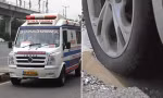 Chuyện hi hữu: Xe cấp cứu đi trúng ổ gà, bệnh nhân tưởng đã qua đời bỗng "hồi sinh"
