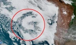 Vệ tinh của NASA chụp được ảnh đám mây kỳ lạ bay trên biển, tạo thành hình chữ G rõ rệt