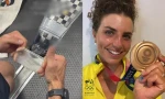 Trong cái khó ló cái khôn: VĐV Olympic Tokyo sửa mũi thuyền đua bị hư bằng một vật bất ngờ
