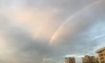 Cầu vồng kép xuất hiện trên bầu trời Hà Nội dù không mưa, được giải thích thế nào?