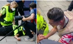 Góc quay khác cho thấy hành động của Cristiano Ronaldo với nhân viên bị anh sút trúng đầu