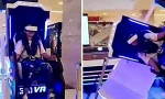 Chơi game thực tế ảo, cô gái bị quăng xuống đất vì máy hỏng mà vẫn tưởng đó là trong game