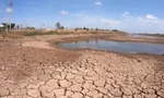 Cảnh khô cạn, nứt nẻ tại hồ nước trữ ngọt lớn nhất miền Tây 