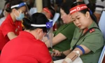 Hơn 300 cán bộ, chiến sĩ công an Vĩnh Long tham gia Chủ nhật Đỏ