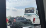 5 ô tô va chạm liên hoàn trên cao tốc Cao Bồ - Mai Sơn