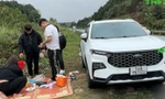 Dừng xe cho cả nhà ăn cơm trên cao tốc, tài xế đối mặt mức phạt 13 triệu đồng
