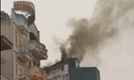 Hà Nội: Cháy ngùn ngụt tại tầng tum ngôi nhà 9 tầng 