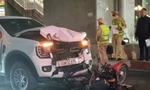 Hà Nội: Xe máy biến dạng, tài xế bị thương nặng sau tai nạn liên hoàn 