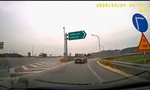 Nữ tài xế lái ô tô ngược chiều trên đường dẫn vào cao tốc khai 'đi theo Google map'