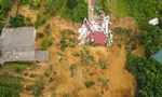 Yen Bai is littered with a 'battlefield' of rocks and soil, people dig through mud to find their belongings, there is still a risk of landslides everywhere.