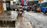 Chiều 19/5, cơn mưa lớn đổ xuống khu vực phía Đông TPHCM kéo dài khoảng 30 phút.