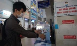 Các bến xe trang bị nước sát khuẩn cho hành khách.