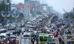 Dòng người ùn ùn rời Hà Nội về quê nghỉ Tết, mọi ngả đường tắc kéo dài