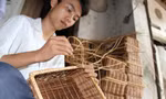 Thủ khoa đan mây tre, kiếm tiền giúp mẹ