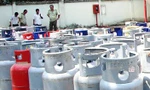 Bắt giữ hơn 400 bình gas giả