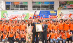Ngài Watanabe Nobuhiro (cà vạt xanh) cùng lãnh đạo và sinh viên HUTECH chào mừng năm học mới 2020 - 2021