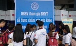 Tuyên truyền chính sách Bảo hiểm y tế tới từng trường học để học sinh, sinh viên hiểu và tham gia.