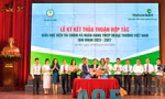 Vietcombank ký hợp tác và trao tặng 1 tỷ đồng học bổng cho sinh viên xuất sắc Học viện Tài chính