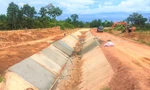Khắc phục hư hỏng một số đoạn kênh đang thi công tại dự án thủy lợi Ia Mơr