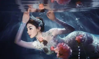 Địch Lệ Nhiệt Ba khiến khán giả 'nín thở' với tạo hình nàng tiên cá buổi dạ hội Tết Nguyên đán