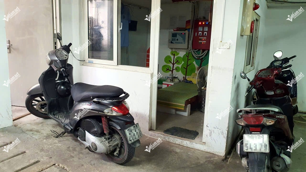 Phòng bảo vệ nơi cô gái khống chế nam thanh niên xăm trổ. w-z6953460977147-41e3b85e4bb1e749f3bd4be6a4a07b37-2316.jpg