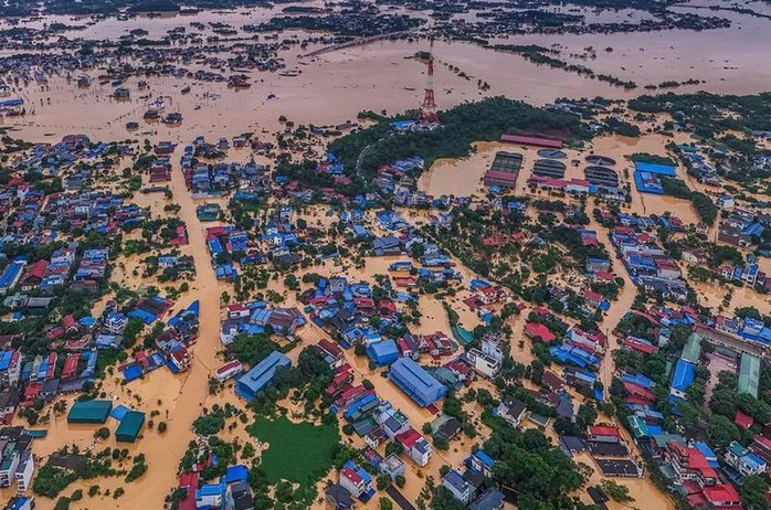 Nhiều khu dân cư ở Thái Nguyên bị nước lũ cô lập. Ảnh: MXH