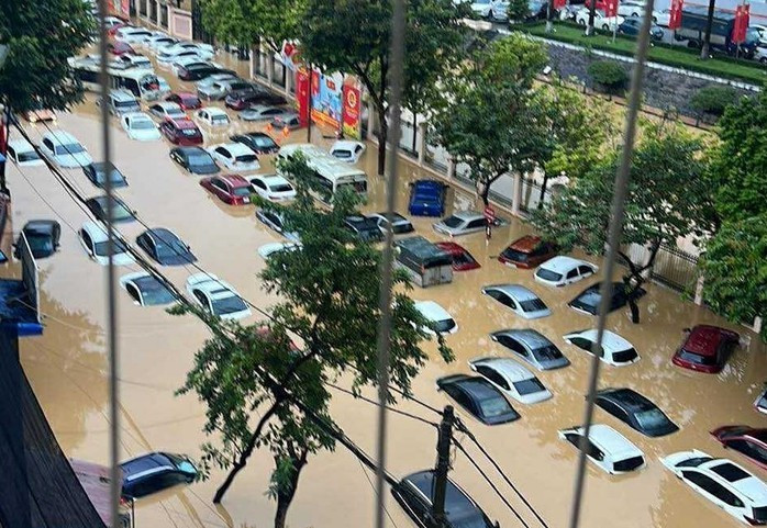 Các tuyến phố ở Thái Nguyên ngập chìm trong "biển nước". Nguồn: MXH