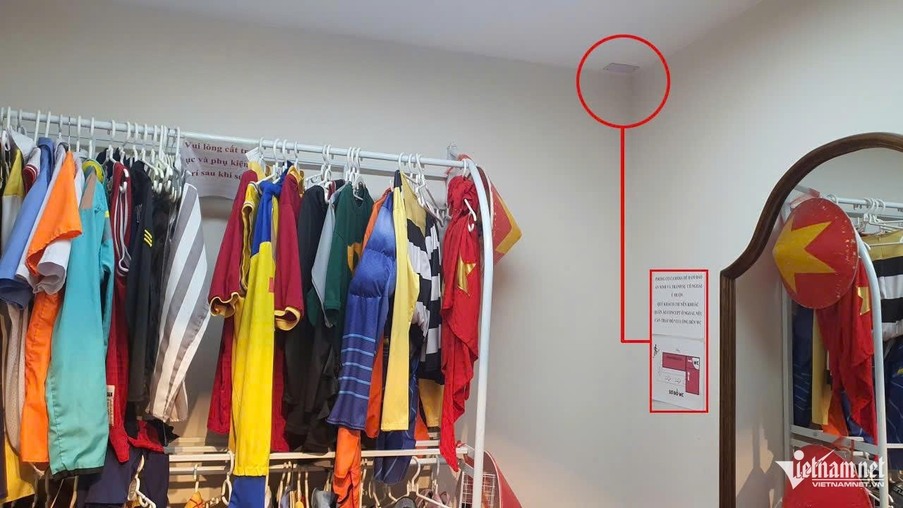 사건 이후 사진 스튜디오의 카메라는 철거되었습니다. 사진: T.D w-z7191452445527-2aabdbc06d6bafb620a9d065964f5cff-1986.jpg