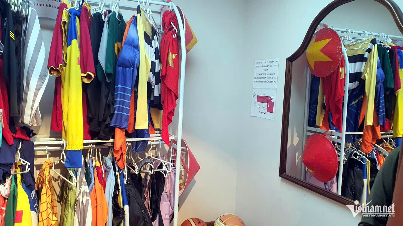 여학생들이 옷을 갈아입던 장소는 나중에 유출되었다. 사진: T.D w-z7190349204252-58262e6a7d0e6615f98ce8d09c3a238c-1966.jpg