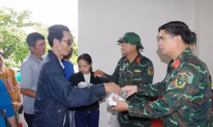 Giúp người dân bị mất nhà do mưa lũ có chỗ ở trước Tết Nguyên đán 2026 