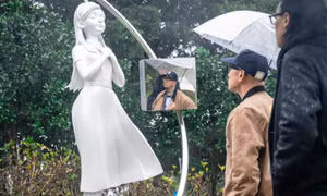 Điều kỳ lạ về bức tượng Từ Hy Viên