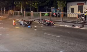 Va chạm xe máy, hai người nguy kịch 