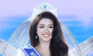 Phan Phương Oanh đăng quang Miss World Vietnam