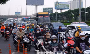 Các cửa ngõ ra vào TPHCM kẹt cứng, CSGT khuyến cáo lộ trình thay thế