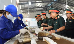 Khắc phục hậu quả bão lũ tại kho đạn và kho xăng dầu chiến lược 