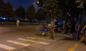 Xe tải đang đi thì bất ngờ người phụ nữ lao ra đường, tử vong sau va chạm