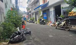Cháy nhà trong đêm, hàng xóm phá cửa cứu hai mẹ con