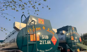 Phát hiện đường dây sản xuất xăng A95 giả quy mô lớn tại TPHCM