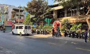 Phát hiện người đàn ông tử vong trong quán cà phê ở TPHCM