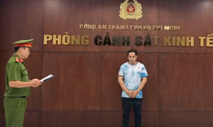 Phá đường dây bán giày giả mạo thương hiệu Nike, Adidas ở TPHCM